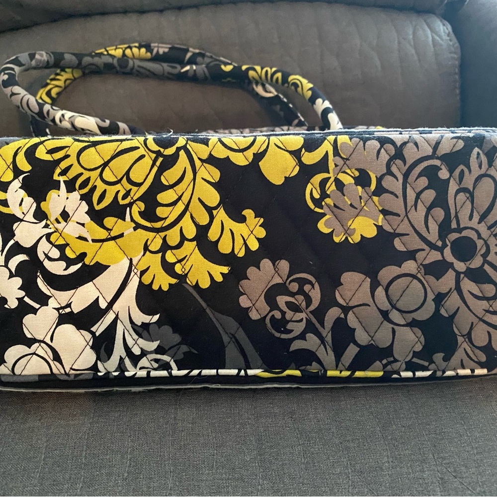 Vera Bradley Bowler Bag. Great condition. Lots of pockets. Smoke free home. - Picture 4 of 7